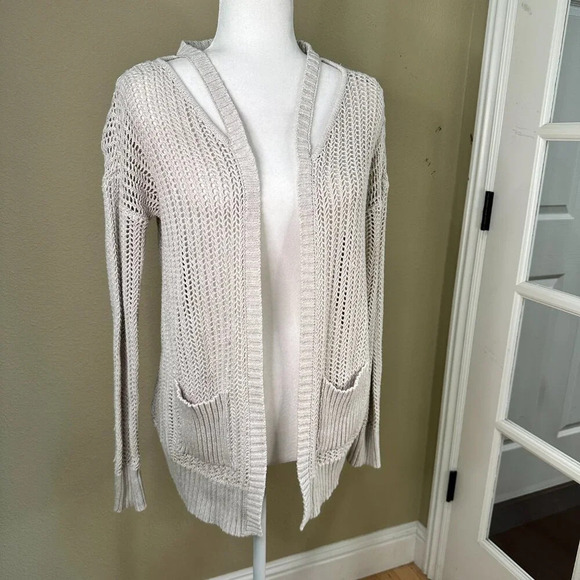 MIAMI Boutique Open Weave Knit Sweater Cardigan with Shoulder Detail - small - Picture 4 of 13